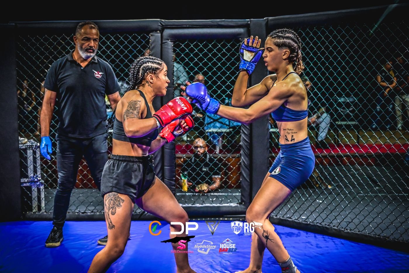 Luta feminina no octógono do Sharks Fight