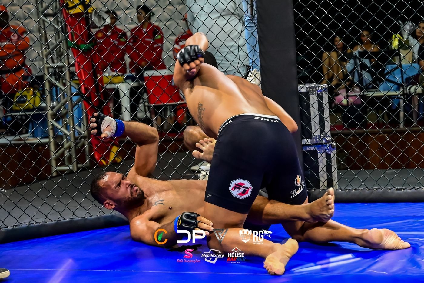 Finalização no chão no Sharks Fight